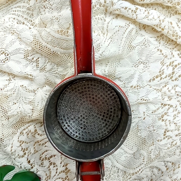 Vintage "Handy Things" Ludington Michigan Made in USA Red Potato Ricer - Picture 6 of 13